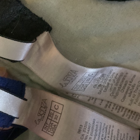 2 lasenza bras 32 C - Picture 3 of 3